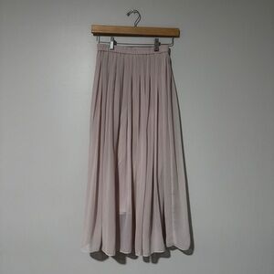 UNIQLO | Cloud Pink Pleated Skirt